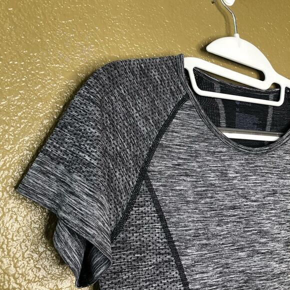 Zella Womens Top Size M Short Sleeve Gray Active Workout Athleisure Top - Picture 6 of 8